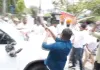 కరీంనగర్ లో రాజకీయ ఉద్రిక్తత.... గంగుల క్యాంప్ ఆఫీస్ పై బీజేపీ దాడి 