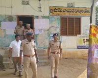 నామినేషన్ కేంద్రాన్ని పర్షిలించిన ఎస్పీ 