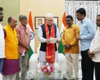 జర్నలిస్ట్ల  సమస్యలు పరిష్కారానికి చొరవ తీసుకోండి 