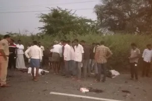 రోడ్డు ప్రమాదంలో ఇద్దరి మృతి 