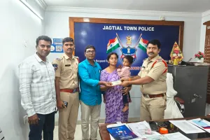 నిరుపేద బాలుడి వైద్యం కోసం 1.61 లక్షలు విరాళాలు 