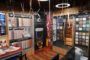 ఎషియాన్ పెయింట్స్ ఎక్స్ పీరియాన్షియల్ స్టోర్లు ప్రారంభం 