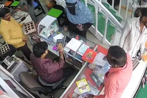 నకిలీ రింగ్ పెట్టి బంగారం రింగ్ దొంగతనం 