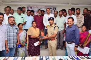 మొబైల్ ఫోన్ పొతే పోలీస్ స్టేషన్ లో ఫిర్యాదు చేయండి 