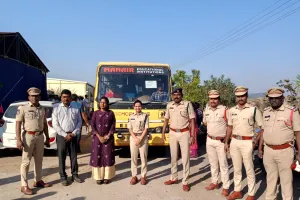 బందోబస్త్ మధ్య పోలింగ్ కేంద్రాలకు బ్యాలెట్ బాక్స్ల తరలింపు అదనపు ఎస్పీశేషాద్రిని రెడ్డి 