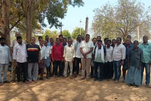 పెద్ద చెరువు తూము మరమ్మతులు చేపట్టాలి 