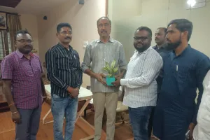 ఎమ్మెల్యే ను కలిసిన రూరల్ తహసీల్దార్ హకిమ్ 