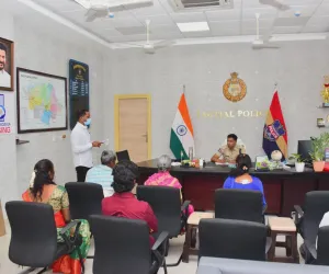 గ్రీవెన్స్ డే సందర్భంగా ఫిర్యాదులను పరిశీలించిన ఎస్పీ అశోక్ కుమార్ 