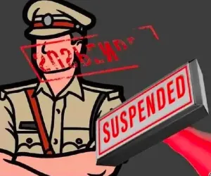 డి ఐ జి కార్యాలయం లో ఇద్దరు ఉద్యోగుల సస్పెండ్ 
